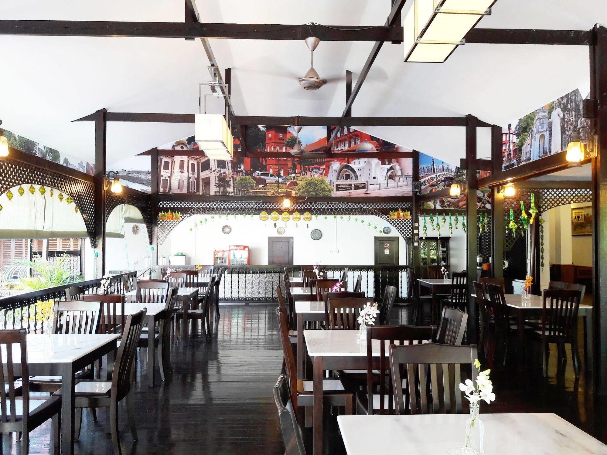Shah'S Beach Resort Melaka Luaran gambar